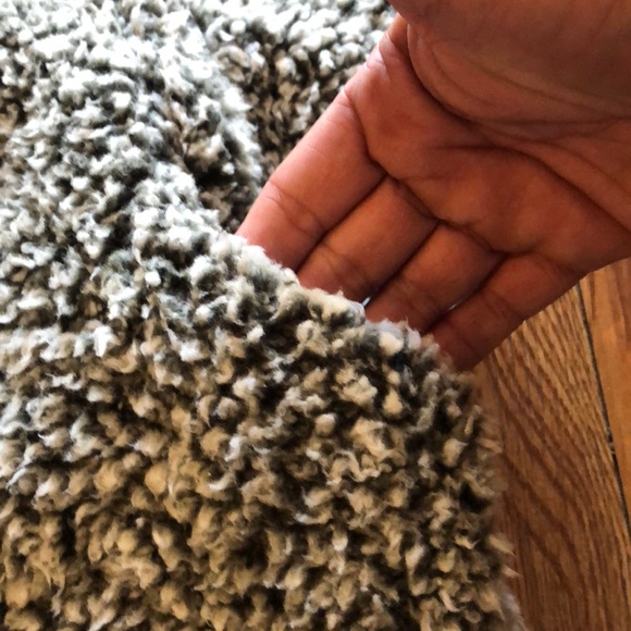 NWT Love Tree Faux Fur vest - Picture 3 of 3